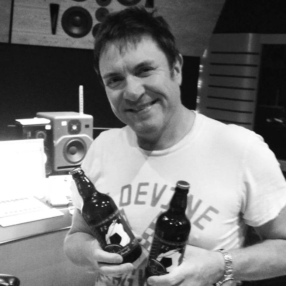 Simon Le Bon con la cerveza de Rio. Foto twttier @SimonJCLebon