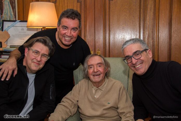 Carlitos Balá, Diego Pérez, Sergio Van Megroot y Mario Mengoni. Foto por María Arnoletto